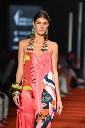 Dolores Cortes Mercedes-Benz Fashion Week de Madrid A model walks the runway wearing a design by Dolores Cortes during Mercedes-Benz Fashion Week de Madrid in IFERMA, 20 de septiembre 2025 Spain Featuring: A model walks the runway wearing a design by Dolores Cortes during Mercedes-Benz Fashion Week de Madrid in IFERMA, 20 de septiembre 2025 Spain Where: Madrid, Spain When: 20 Sep 2025 Credit: Oscar Gonzalez WENN Madrid Spain Copyright: xOscarxGonzalez WENNx wenn40663340 OFA ZOJx wenn40663340