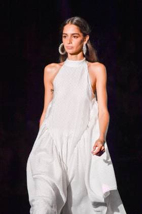 ODETTE ALVAREZ Fashion Week de Madrid A model walks the runway wearing a design by ODETTE ÃLVAREZ during Mercedes-Benz Fashion Week de Madrid in IFERMA, 20 de septiembre 2025 Spain Featuring: A model walks the runway wearing a design by Odette Alvarez during Mercedes-Benz Fashion Week de Madrid in IFERMA, 20 septiembre 2025 Spain Where: Madrid, Spain When: 20 Sep 2025 Credit: Oscar Gonzalez WENN Madrid Spain Copyright: xOscarxGonzalez WENNx wenn40662607 OFA ZOJx wenn40662607