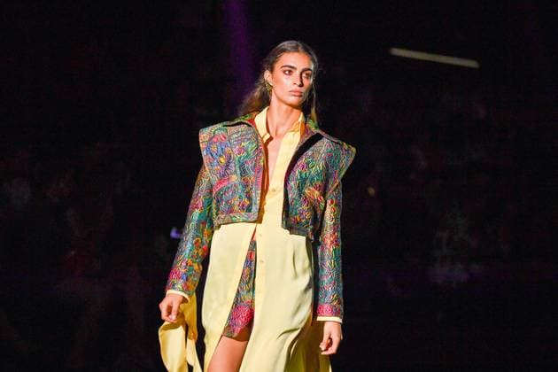 ODETTE ALVAREZ Fashion Week de Madrid A model walks the runway wearing a design by ODETTE ÃLVAREZ during Mercedes-Benz Fashion Week de Madrid in IFERMA, 20 de septiembre 2025 Spain Featuring: A model walks the runway wearing a design by Odette Alvarez during Mercedes-Benz Fashion Week de Madrid in IFERMA, 20 septiembre 2025 Spain Where: Madrid, Spain When: 20 Sep 2025 Credit: Oscar Gonzalez WENN Madrid Spain Copyright: xOscarxGonzalez WENNx wenn40662598 OFA ZOJx wenn40662598