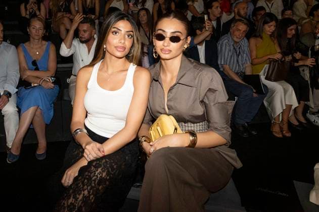 Adriana Cabo und Celia Cabo bei der Dolores CortÃ s Fashion Show auf der Mercedes-Benz Fashion Week Madrid Spring Summer 2026 auf dem Messegelände Ifema. Madrid, 20.09.2025