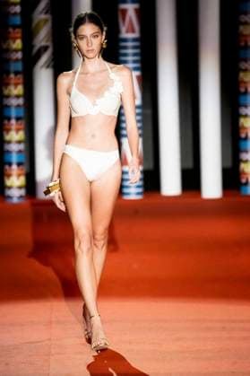 Model bei der Dolores CortÃ s Fashion Show auf der Mercedes-Benz Fashion Week Madrid Spring Summer 2026 auf dem Messegelände Ifema. Madrid, 20.09.2025