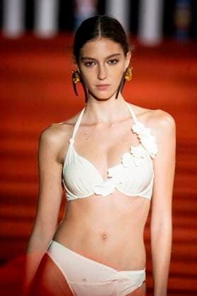 Model bei der Dolores CortÃ s Fashion Show auf der Mercedes-Benz Fashion Week Madrid Spring Summer 2026 auf dem Messegelände Ifema. Madrid, 20.09.2025