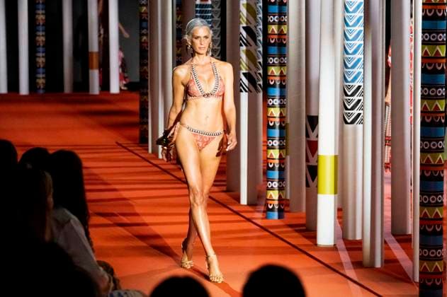 Model bei der Dolores CortÃ s Fashion Show auf der Mercedes-Benz Fashion Week Madrid Spring Summer 2026 auf dem Messegelände Ifema. Madrid, 20.09.2025