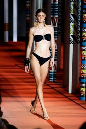 Model bei der Dolores CortÃ s Fashion Show auf der Mercedes-Benz Fashion Week Madrid Spring Summer 2026 auf dem Messegelände Ifema. Madrid, 20.09.2025
