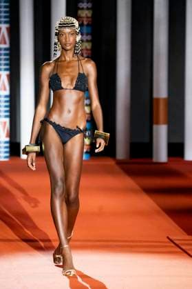 Model bei der Dolores CortÃ s Fashion Show auf der Mercedes-Benz Fashion Week Madrid Spring Summer 2026 auf dem Messegelände Ifema. Madrid, 20.09.2025