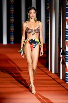 Model bei der Dolores CortÃ s Fashion Show auf der Mercedes-Benz Fashion Week Madrid Spring Summer 2026 auf dem Messegelände Ifema. Madrid, 20.09.2025