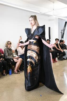(NEW) Couture Fashion Week 2025 in New York City, New York. Saturday September 20th, New York City. New York USA. Fashion Week begins in New York City, from September fashion weeks for 2025 include New York Fashion Week (September 11 16). These events primarily showcase Spring Summer 2026 collections, with September being a key period for the fashion industry to present new trends for the upcoming season. This one, is one of the last runway shows of the season. Design by Khang Le.& xA;Credit: Victor M. Matos Thenews2& xA; (Foto: Victor M. Matos Thenews2 imago images)  Copyright: xVictorxM.xMatosx