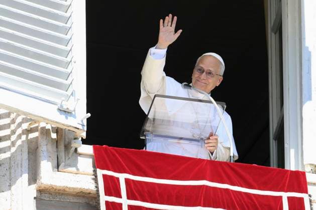 ITALY - POPE LEO XIV ADDRESSES THE CROWD FOR THE ANGELUS PRAYER IN THE VATICAN - 2025 9 21 Italy, Rome, Vatican, 2025 9 21 .Pope Leo XIV during the Angelus in St. Peter s Square; Vatican City, EDITORIAL USE ONLY - NO BOOKS Copyright: xVATICANxMEDIAx