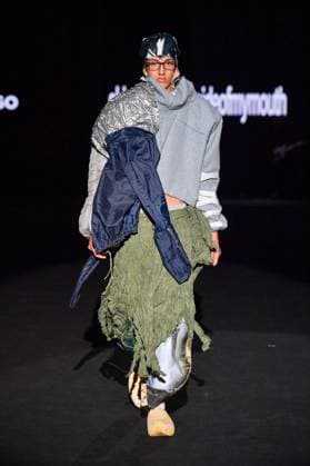 EGO Mercedes-Benz Fashion Week de Madrid - 21 Sep 2025 A model walks the runway wearing a design by Skinsfromtheinsideofmymouth during the Ego Mercedes-Benz Fashion Week de Madrid in IFERMA. Madrid Spain Copyright: xAtilanoxGarciax xSOPAxImagesx FOTO48782