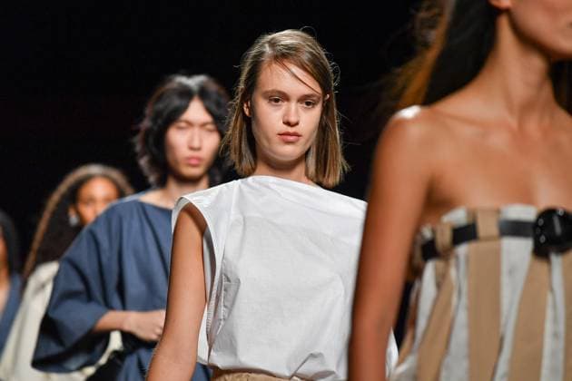 EGO Mercedes-Benz Fashion Week de Madrid - 21 Sep 2025 A model walks the runway wearing a design by Studio Cumbre during the Ego Mercedes-Benz Fashion Week de Madrid in IFERMA. Madrid Spain Copyright: xAtilanoxGarciax xSOPAxImagesx FOTO48976