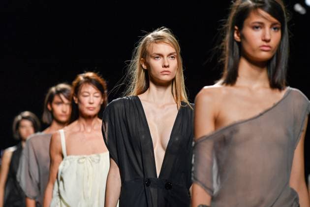 EGO Mercedes-Benz Fashion Week de Madrid - 21 Sep 2025 A model walks the runway wearing a design by Studio Cumbre during the Ego Mercedes-Benz Fashion Week de Madrid in IFERMA. Madrid Spain Copyright: xAtilanoxGarciax xSOPAxImagesx FOTO48982