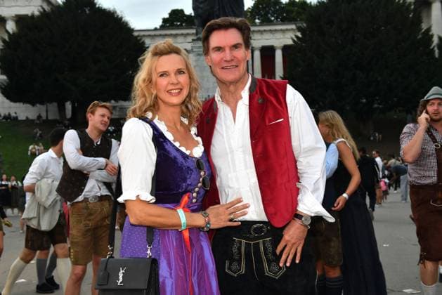 Veronica Ferres und Carsten Maschmeyer beim Wiesn Almauftrieb auf dem Oktoberfest in Muenchen am 21.09.2025 Wiesn Almauftrieb beim Oktoberfest 2025 in Muenchen *** Veronica Ferres and Carsten Maschmeyer at the Wiesn Almauftrieb at the Oktoberfest in Munich on 21 09 2025 Wiesn Almauftrieb at the Oktoberfest 2025 in Munich 