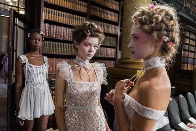 Bilder des Jahres 2025, Entertainment 09 September Aadnevik SS26 Show at London Fashion Week LONDON, UNITED KINGDOM - SEPTEMBER 21: Models pose backstage ahead of Aadnevik Spring Summer 2026 show a la memoire de Marie Antoinette the last Queen at The Royal Horseguards Hotel as part of London Fashion Week in London, United Kingdom on September 21, 2025. Wiktor Szymanowicz Anadolu London United Kingdom. Editorial use only. Please get in touch for any other usage.  Copyright: x2025xAnadoluxWiktorxSzymanowiczx