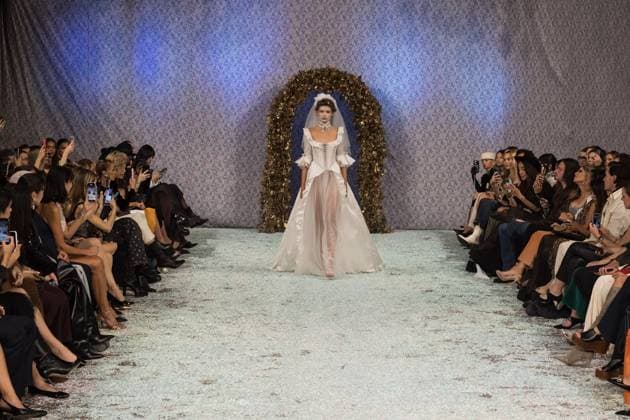 Aadnevik SS26 Show at London Fashion Week LONDON, UNITED KINGDOM - SEPTEMBER 21: A model walks the runway during Aadnevik Spring Summer 2026 show a la memoire de Marie Antoinette the last Queen at The Royal Horseguards Hotel as part of London Fashion Week in London, United Kingdom on September 21, 2025. Wiktor Szymanowicz Anadolu London United Kingdom. Editorial use only. Please get in touch for any other usage.  Copyright: x2025xAnadoluxWiktorxSzymanowiczx