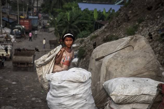 International Day of the Girl Child in Bangladesh CHITTAGONG-BANGLADESH - OCTOBER 08: Girls who take extreme health risks work for very low daily wages at Halishahar Garbage Dumping Station in Chittagong, Bangladesh on October 08, 2022. Bangladesh World. Editorial use only. Please get in touch for any other usage.  Copyright: x2025xAnadoluxMohammadxShajahanx