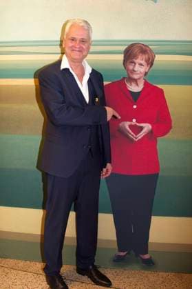 Martin Woelffer bei der Premiere des Theaterstücks Miss Merkel - Mord in der Uckermark in der Komödie am Kurfürstendamm im Ernst-Reuter-Saal. Berlin, 21.09.2025