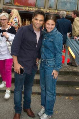 Karim Cherif mit Tochter Anais Cherif bei der Premiere des Theaterstücks Miss Merkel - Mord in der Uckermark in der Komödie am Kurfürstendamm im Ernst-Reuter-Saal. Berlin, 21.09.2025
