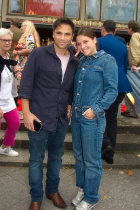 Karim Cherif mit Tochter Anais Cherif bei der Premiere des Theaterstücks Miss Merkel - Mord in der Uckermark in der Komödie am Kurfürstendamm im Ernst-Reuter-Saal. Berlin, 21.09.2025