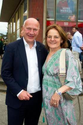 Kai Wegner und Britta Elm bei der Premiere des Theaterstücks Miss Merkel - Mord in der Uckermark in der Komödie am Kurfürstendamm im Ernst-Reuter-Saal. Berlin, 21.09.2025