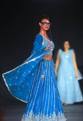 A model walks the runway wearing a creation by Krissi and Priya brand during the second annual Hats & Heels event by Rotary Trinidad and Tobago Hats & Heels event IN Port of Spain, Trinidad and Tobago, 21 September 2025. The event, which commemorates the United Nations International Day of Peace, aims to support Rotary s peacebuilding initiatives, particularly its youth empowerment project and support initiatives. Hats & Heels, a fashion show to raise funds for youth projects !ACHTUNG: NUR REDAKTIONELLE NUTZUNG!  Copyright: xAndreaxDexSilvax USA4718 20250922-55017995425_1