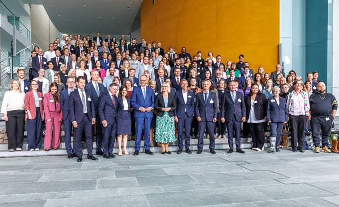 Preisverleihung der Bundespreisträger des Wettbewerbs startsocial Pressetermin bei der Preisverleihung der Bundespreisträger des Wettbewerbs (startsocial) mit Bundeskanzler Friedrich Merz (CDU) in Berlin am 22.09.2025. Berlin Berlin Deutschland Kanzleramt