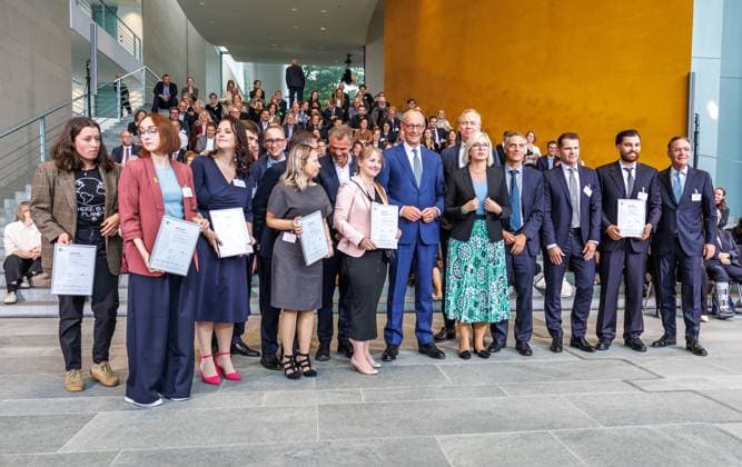 Preisverleihung der Bundespreisträger des Wettbewerbs startsocial Pressetermin bei der Preisverleihung der Bundespreisträger des Wettbewerbs (startsocial) mit Bundeskanzler Friedrich Merz (CDU) in Berlin am 22.09.2025. Berlin Berlin Deutschland Kanzleramt