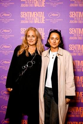 STOCKHOLM, SWEDEN 20250922 Lia Boysen with daughter Channa Ekborg at the gala premiere of the movie Sentimenta Value at the Skandia cinema STOCKHOLM SWEDEN x10050x  Copyright: xPontusxLundahl TTx GALAPREMIÄR SENTIMENTAL VALUE xMGjOSl91eA