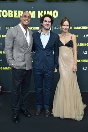 Deutschlandpremiere von THE SMASHJING MACHINE Deutschlandpremiere von THE SMASHJING MACHINE Deutschlandpremiere von THE SMASHING MACHINE DeutschlamndPremiere THE SHMASHING MACHINE Ankunft zur Deutschlandpremiere von THE SMASHJING MACHINE mit Dwayne Johnson, Emily Blunt & Regisseur und Drehbuchautor Benny Safdie in Berlin am, 22.09.2025
