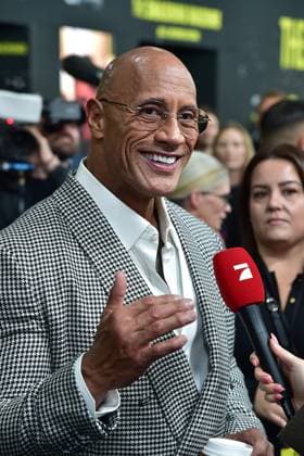 Deutschlandpremiere von THE SMASHJING MACHINE Deutschlandpremiere von THE SMASHJING MACHINE Deutschlandpremiere von THE SMASHING MACHINE DeutschlamndPremiere THE SHMASHING MACHINE Ankunft zur Deutschlandpremiere von THE SMASHJING MACHINE mit Dwayne Johnson in Berlin am, 22.09.2025
