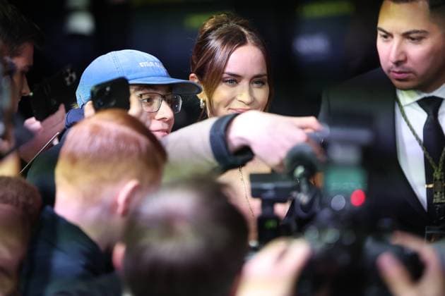 Premiere THE SMASHING MACHINE Zwischen Triumph und Abgrund Fans Autogramme Selfies: Emily Blunt Deutschlandpremiere im Berliner Zoo Palast Kino von THE SMASHING MACHINE Zwischen Triumph und Abgrund