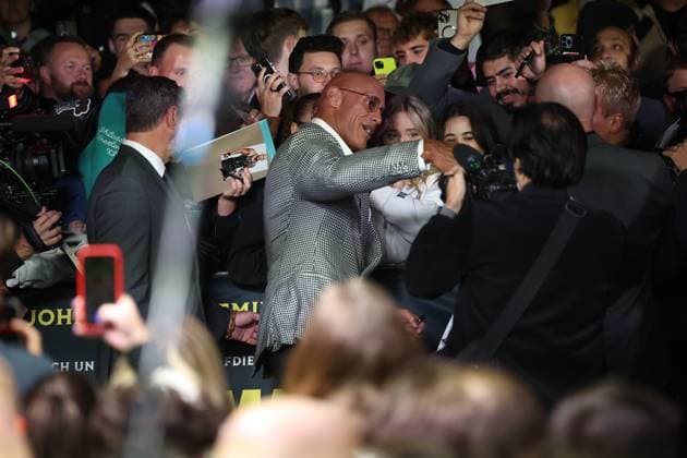 Premiere THE SMASHING MACHINE Zwischen Triumph und Abgrund Fans Autogramme Selfies: Dwayne Johnson Deutschlandpremiere im Berliner Zoo Palast Kino von THE SMASHING MACHINE Zwischen Triumph und Abgrund