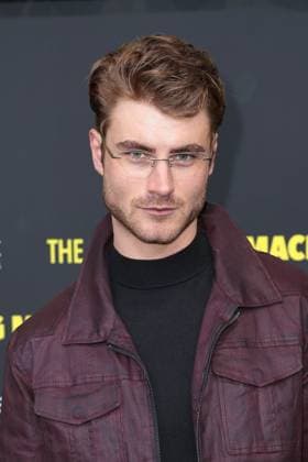 Linus Weber bei der THE SMASHING MACHINE Film Premiere im Zoo Palast in Berlin am 22.09.2025 in Berlin The Smashing Machine Filmpremiere in Berlin