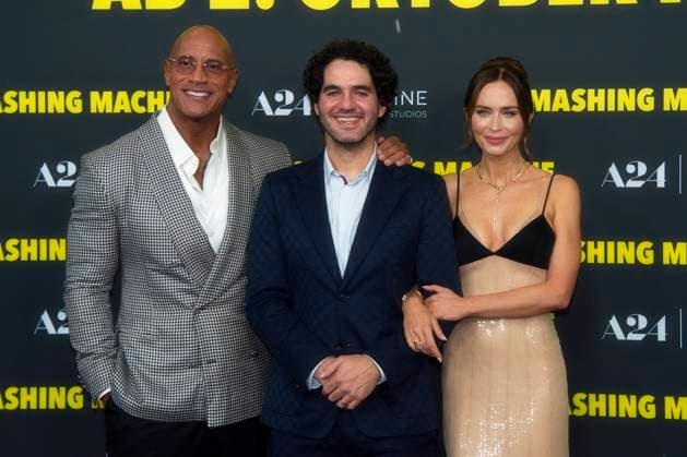 The Smashing Machine , Filmpremiere im Zoo Palast, Berlin, 22.09.2025 Dwayne Johnson, Emily Blunt und Regisseur Benny Safdie, THE SMASHING MACHINE , Red Carpet zur Deutschland-Premiere im ZOO PALAST, Berlin, 22.09.2025 Berlin Zoo Palast Deutschland, germany Copyright: xChristianxBehringx