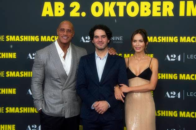 The Smashing Machine , Filmpremiere im Zoo Palast, Berlin, 22.09.2025 Dwayne Johnson, Emily Blunt und Regisseur Benny Safdie, THE SMASHING MACHINE , Red Carpet zur Deutschland-Premiere im ZOO PALAST, Berlin, 22.09.2025 Berlin Zoo Palast Deutschland, germany Copyright: xChristianxBehringx