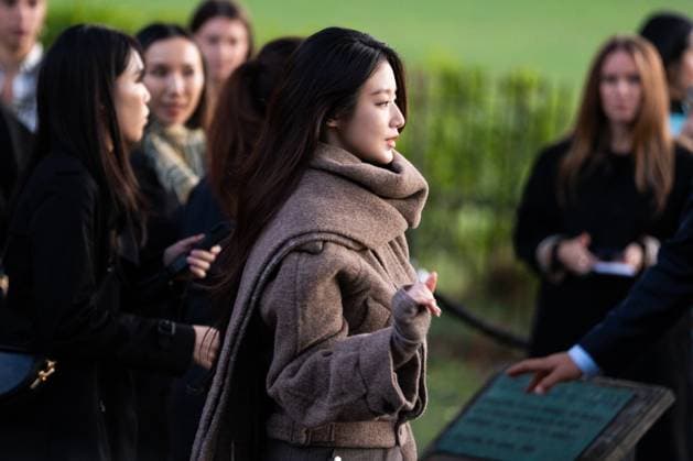 Burberry show at the London Fashion Week - 22 Sep 2025 Shuhua Yeh attends the Burberry show during the London Fashion Week at Hyde Park. London United Kingdom Copyright: xLounisxTiarx xSOPAxImagesx _DSC7302