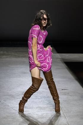 Ashish SS26 Show At London Fashion Week LONDON, UNITED KINGDOM - SEPTEMBER 22, 2025: A model walks the runway during Ashish Spring Summer 2026 Fresh Hell show at London Fashion Week in London, United Kingdom on September 22, 2025. London Greater London United Kingdom  Copyright: xWIktorxSzymanowiczx originalFilename: szymanowicz-ashishss250922_npddF.jpg