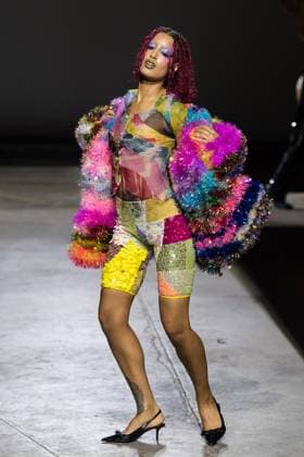 Ashish SS26 Show At London Fashion Week LONDON, UNITED KINGDOM - SEPTEMBER 22, 2025: A model walks the runway during Ashish Spring Summer 2026 Fresh Hell show at London Fashion Week in London, United Kingdom on September 22, 2025. London Greater London United Kingdom  Copyright: xWIktorxSzymanowiczx originalFilename: szymanowicz-ashishss250922_npyKg.jpg