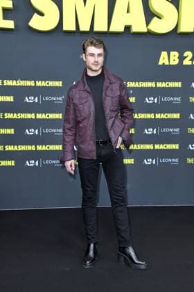 Linus Weber bei der Deutschlandpremiere von THE SMASHING MACHINE in Berlin am 22.09.2025