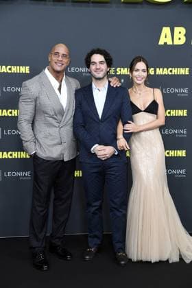 Dwayne Johnson, Benny Safdie und Emily Blunt bei der Deutschlandpremiere von THE SMASHING MACHINE in Berlin am 22.09.2025