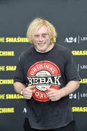 Frederic Vosgroene (der Neandertaler) bei der Deutschlandpremiere von THE SMASHING MACHINE in Berlin am 22.09.2025