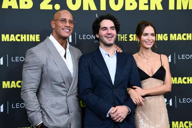 Dwayne Johnson, Benny Safdie und Emily Blunt bei der Premiere des Kinofilms The Smashing Machine im Zoo Palast. Berlin, 22.09.2025