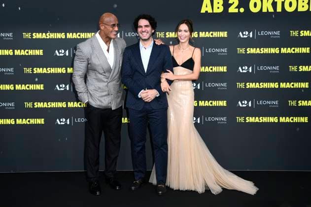 Dwayne Johnson, Benny Safdie und Emily Blunt bei der Premiere des Kinofilms The Smashing Machine im Zoo Palast. Berlin, 22.09.2025