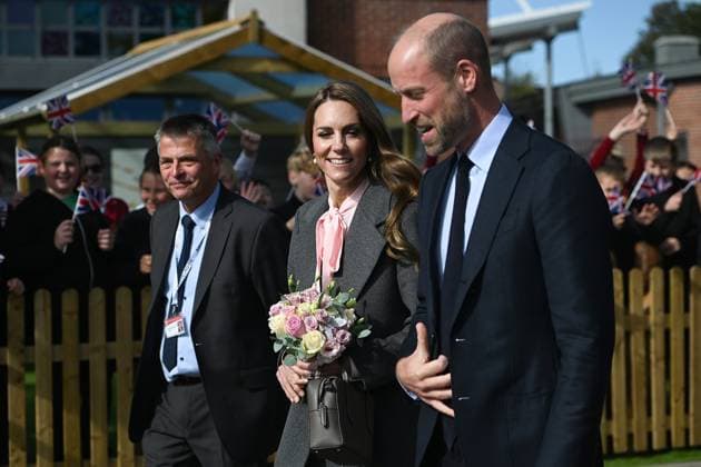 The Prince and Princess of Wales visit Farnborough Road Infant and Junior School The Prince and Princess of Wales visit Farnborough Road Infant and Junior School to show their ongoing support to the Southport community following the attack in July 2024, in which three girls, Alice da Silva Aguiar, Bebe King and Elsie Dot Stancombe, were tragically killed at a dance class in Southport, Merseyside, UK, on the 23rd September 2025. Picture by Eddie Mulholland WPA-Pool Southport Farnborough Road Infant and Juni Merseyside United Kingdom  WHA-0803