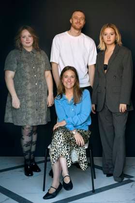 Marie Helweg Augustsen, Emilie Thalund, Joachim Fjelstrup und Ella Paaske bei einem exklusiven Photoshooting mit dem Team des Kinofilms Vaegtlos Weightless auf dem 73. Internationalen Filmfestival San Sebastian Festival Internacional de Cine de San Sebastian im Hotel Maria Cristina. San Sebastian, 23.09.2025