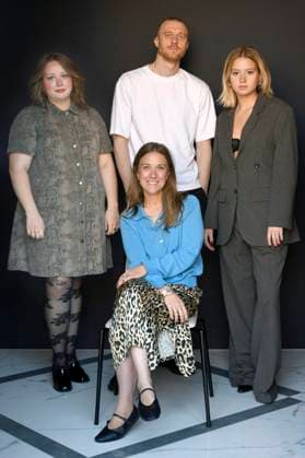 Marie Helweg Augustsen, Emilie Thalund, Joachim Fjelstrup und Ella Paaske bei einem exklusiven Photoshooting mit dem Team des Kinofilms Vaegtlos Weightless auf dem 73. Internationalen Filmfestival San Sebastian Festival Internacional de Cine de San Sebastian im Hotel Maria Cristina. San Sebastian, 23.09.2025