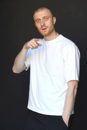 Joachim Fjelstrup bei einem exklusiven Photoshooting mit dem Team des Kinofilms Vaegtlos Weightless auf dem 73. Internationalen Filmfestival San Sebastian Festival Internacional de Cine de San Sebastian im Hotel Maria Cristina. San Sebastian, 23.09.2025