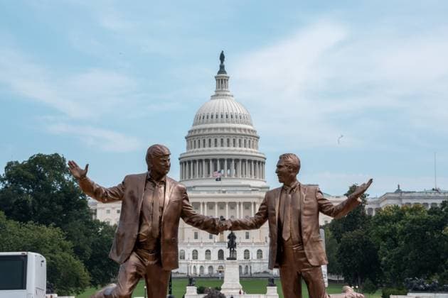 September 23, 2025, Washington, Dc, United States: A protest sculpture commemorating President Donald Trump and Jeffrey EpsteinÃ¢â‚¬â ¢s relationship has appeared on the National Mall on September 23, 2025. Several temporary protest sculptures like this have appeared over the last few months as artists express their opinions. Washington United States - ZUMAl312 20250923_znp_l312_011 Copyright: xAndrewxLeydenx