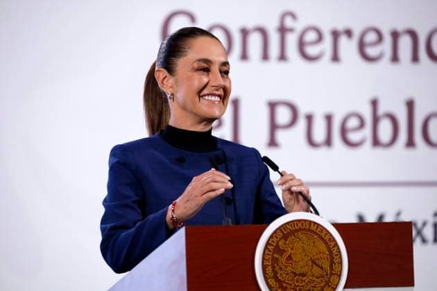 Mexican President Claudia Sheinbaum Pardo speaks about the country s health services report during a press conference at the National Palace. on September 23, 2025, in Mexico City, Mexico. Mexico City Mexico - ZUMAe321 20250923_zia_e321_006 Copyright: xLuisxBarronx