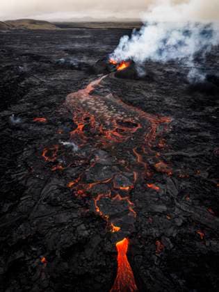 Creative Highlights World Dramatic volcanic eruption with glowing lava at Sundhnukagigar Iceland, Grindavik Southern Peninsula Region Iceland SMAF03201