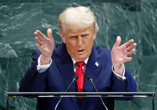 News Bilder des Tages United States President Donald Trump speaks at the UN General Assembly 80th session General Debate in UN General Assembly Hall at the United Nations Headquarters on Tuesday, September 23, 2025 in New York City.  NYP20250923707 JOHNxANGELILLO